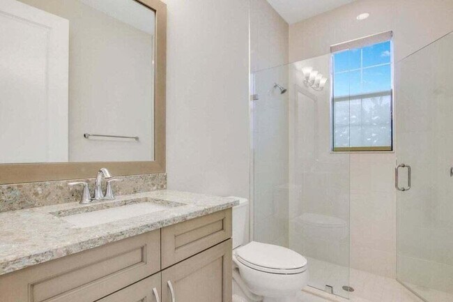 Building Photo - 3027 Franklin Pl