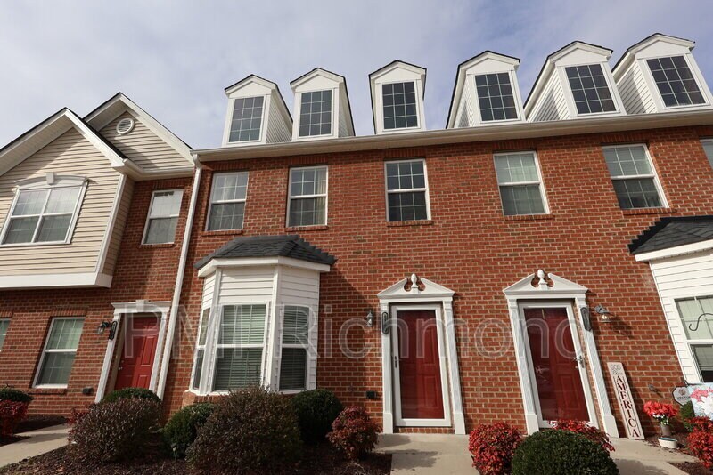 Foto principal - 8105 Stony River Pl