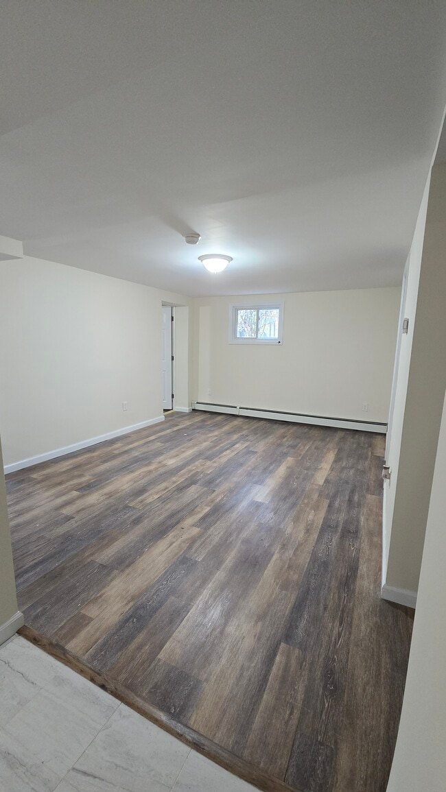 Building Photo - 11 Center St