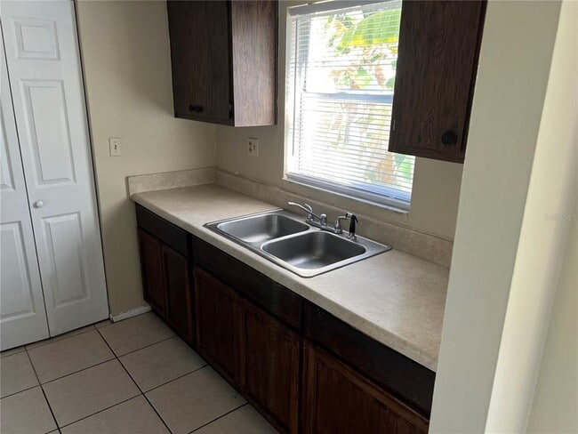 Foto del edificio - 1916 Honour Rd