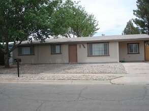 Building Photo - 703 S Fruitland Dr