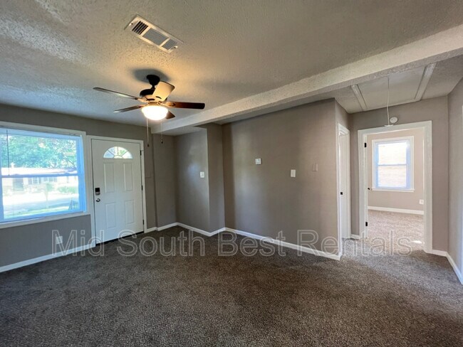 Building Photo - 423 Delta Rd