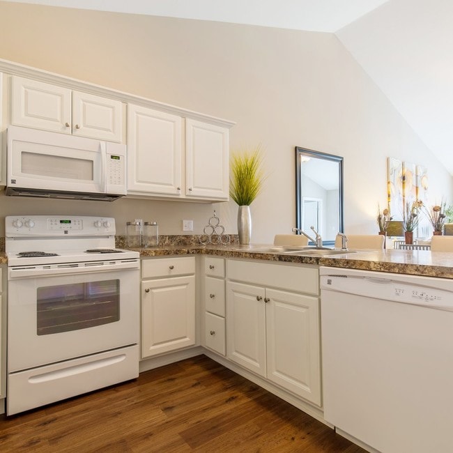 Lakeside Villa Kitchen - Lakeside at Fallen Timbers