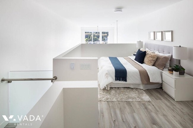 Building Photo - The Lauren 2 BR Loft Rental 604-38013 Third Ave Squamish: VADA