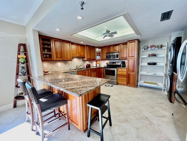 Building Photo - Seasonal Rental on Hutchinson Island