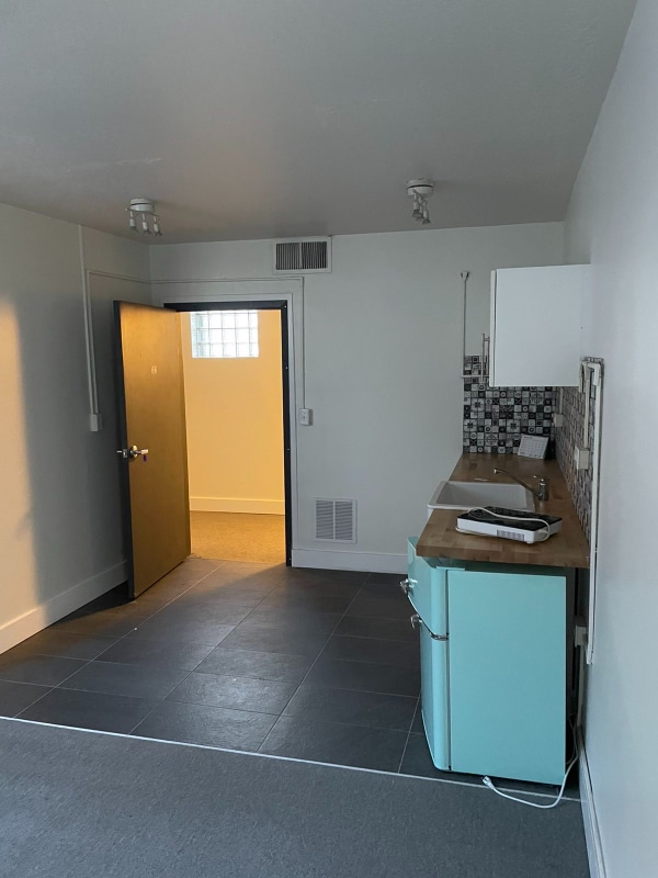 Building Photo - 416 E Main St