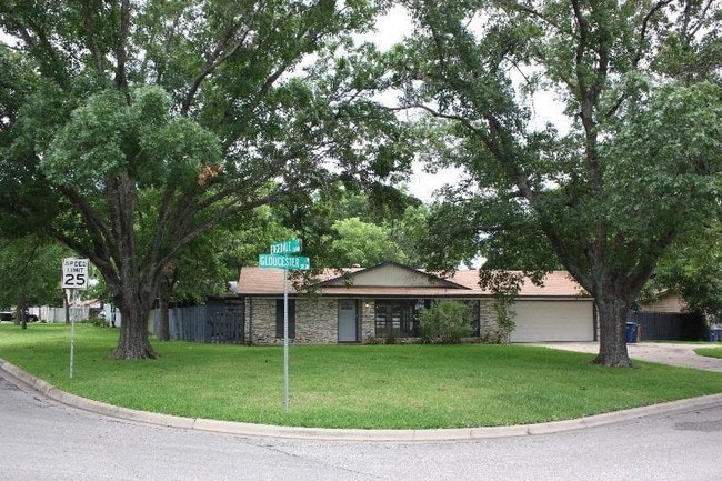 Building Photo - 5809 Gloucester Ln