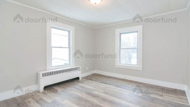 Building Photo - 11 Pleasant St