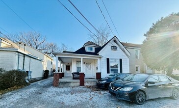 Building Photo - 424 Woodland Ave