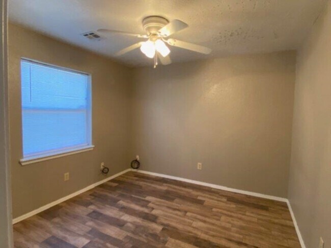 Foto del edificio - 3909 SW Wolf St