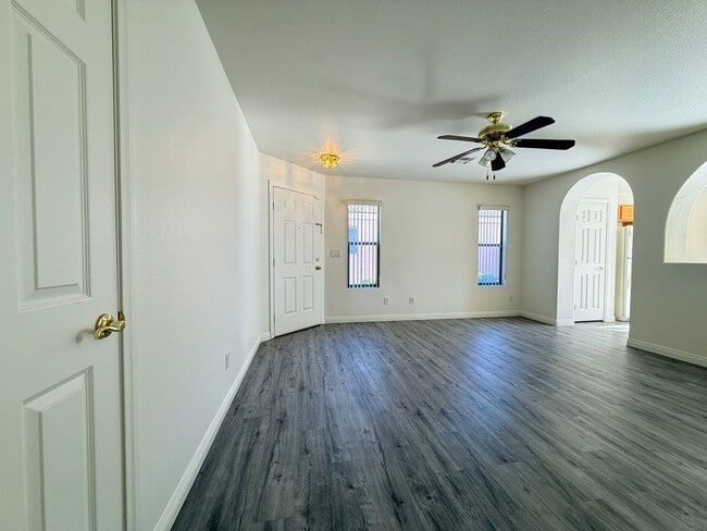 Building Photo - 9645 Bandera Creek Ave