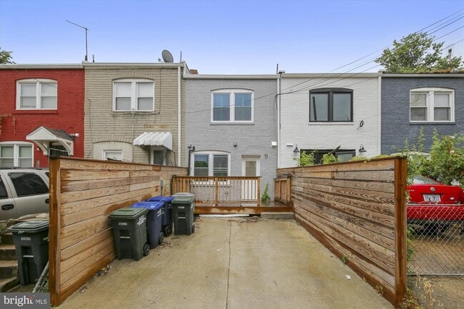 Building Photo - 1155 3rd St NE