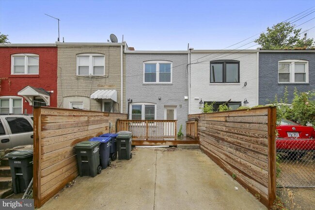 Foto del edificio - 1155 3rd St NE