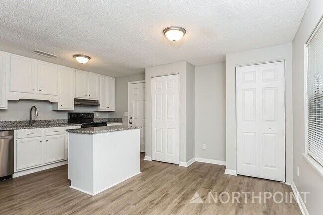 Foto del edificio - 8326 Walden Rd