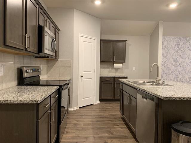 Building Photo - 727 Meadow Creek Ln
