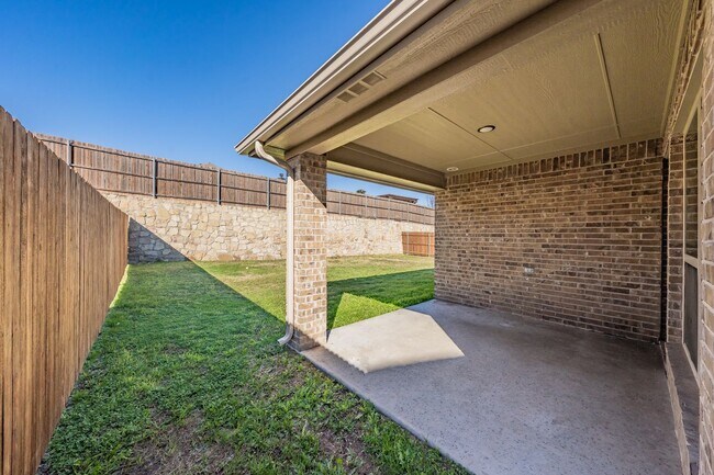 Building Photo - Single story 4 bedroom in Weatherford ISD with updates galore