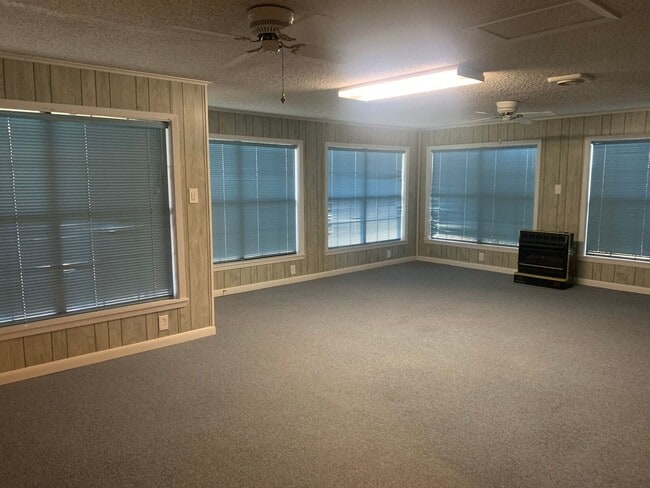 Building Photo - REMODELED SPACIOUS SOUTH BOSSIER HOME.