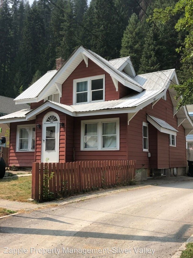 Primary Photo - 3 br, 1.5 bath House - 140 King St.