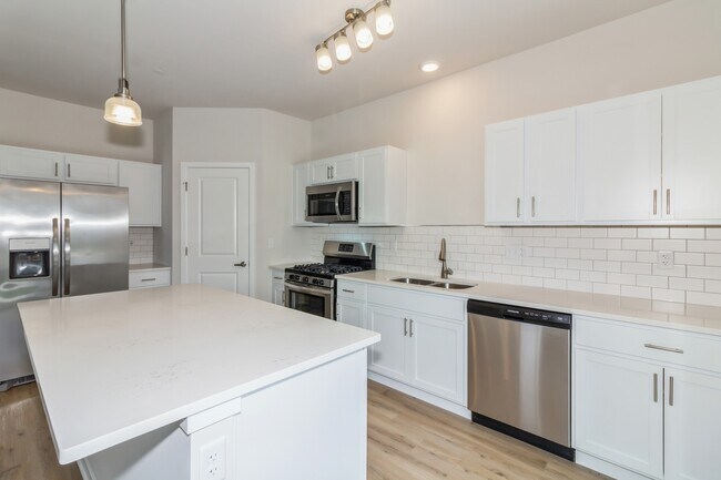 Building Photo - 269 Portage Ln