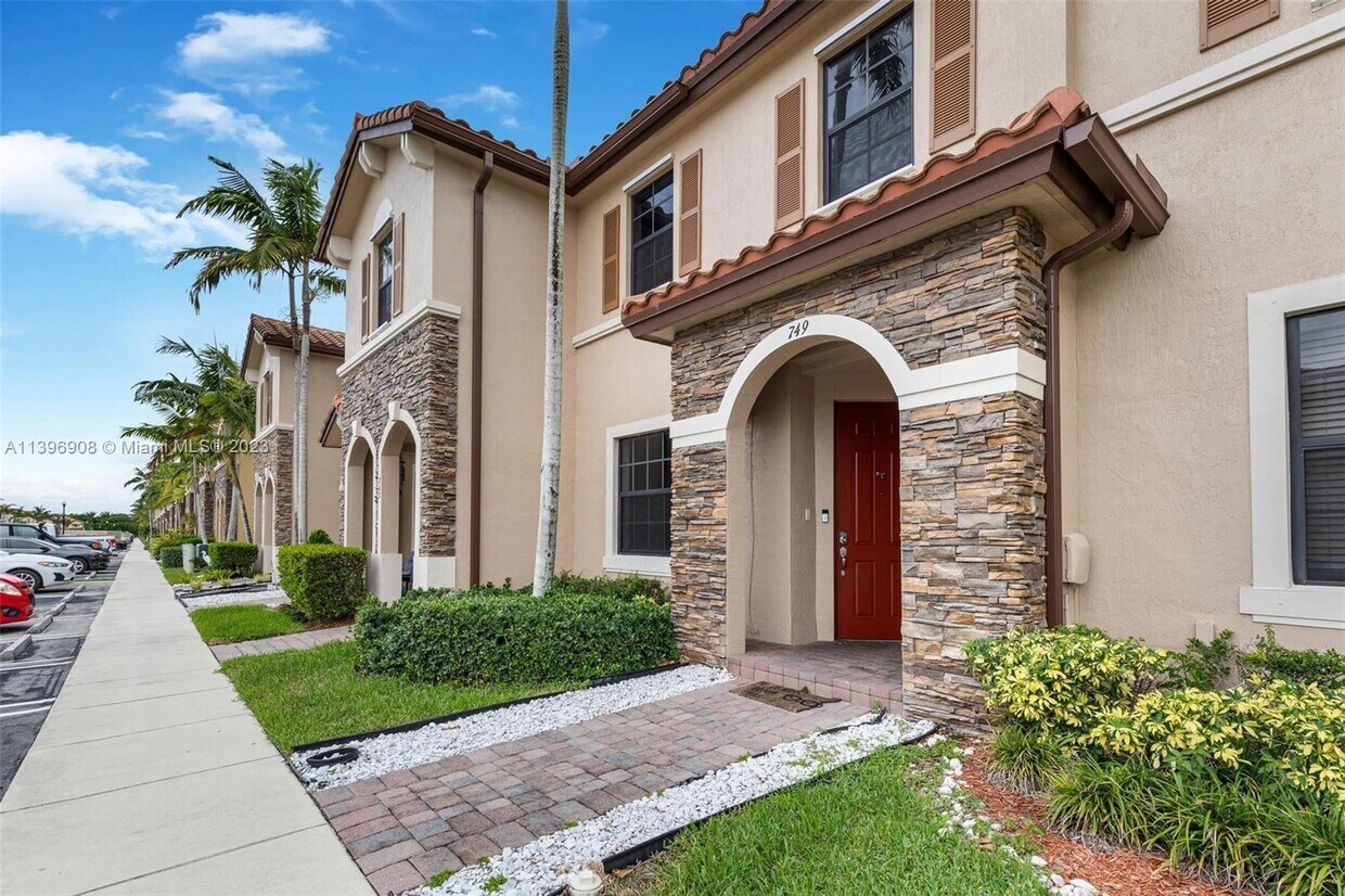 749 SE 32nd Terrace, Homestead, FL 33033 Townhome Rentals in Homestead FL