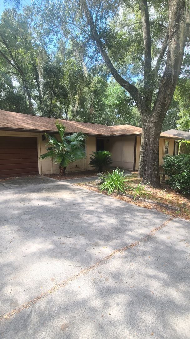 Building Photo - Beautiful 4 bedroom home with large fenced...