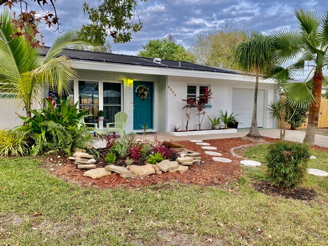 Building Photo - 3533 Roxane Blvd