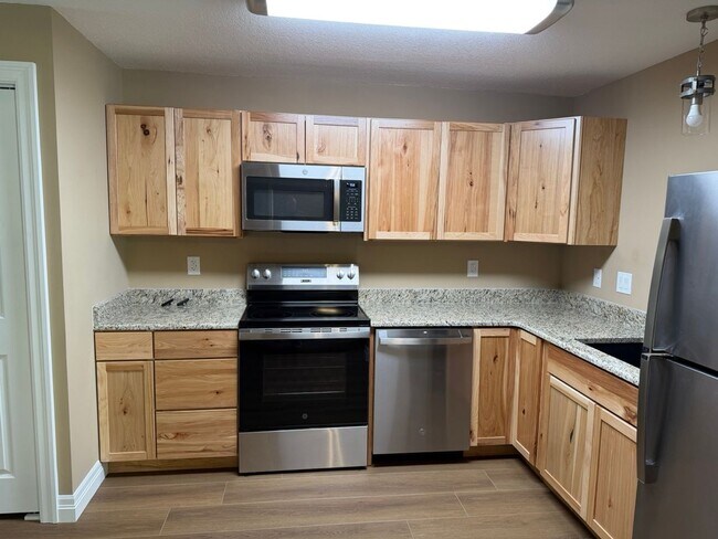 Building Photo - 3 Bedroom, 1 Bath , Oversized 2 Car Garage, Totally Remodeled