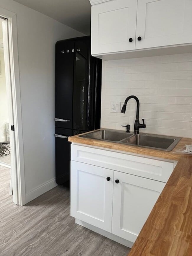 Building Photo - Charming Studio House in Glendale