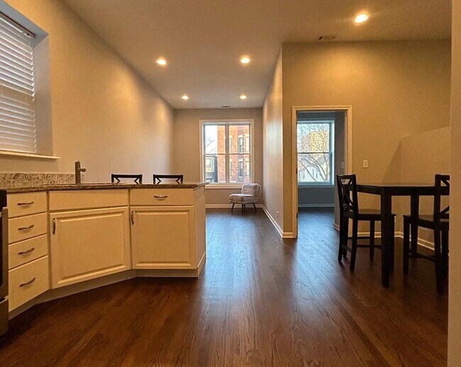 Foto del edificio - 3232 S Wells St