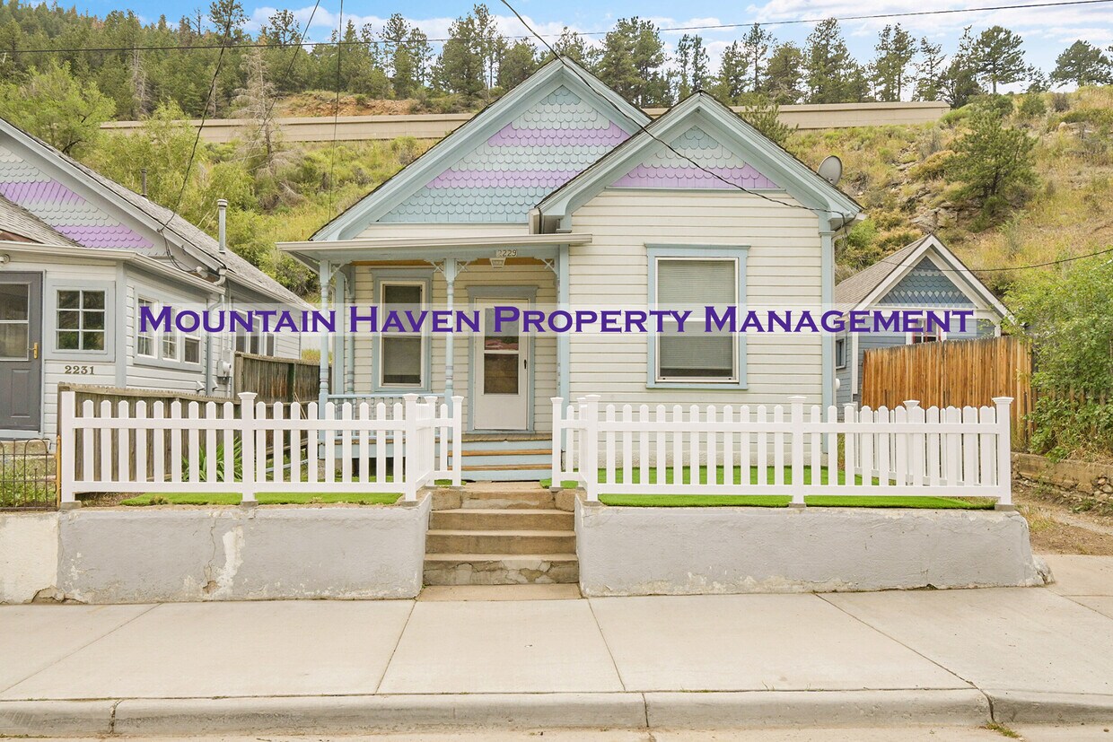 Primary Photo - 2229 Miner St