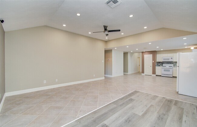 Foto del edificio - 12846 Sai Baba Dr