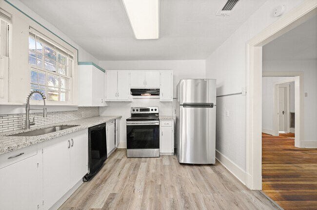 Foto del edificio - 1630 College Dr