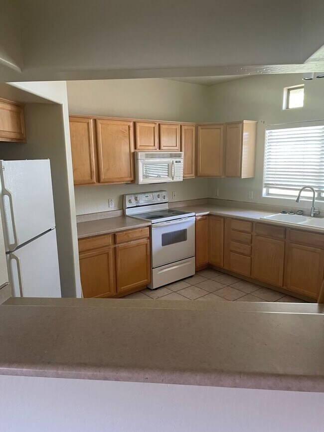 Foto del edificio - 1351 N Pleasant Dr
