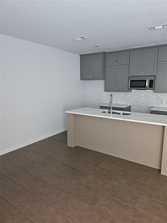 Building Photo - 8205 Oak Knoll Ln