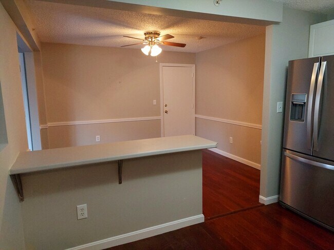 Foto del edificio - 23 Clark's Rd