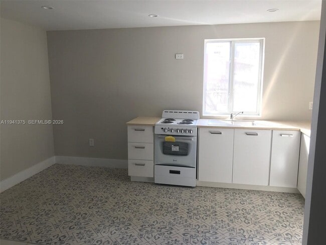 Building Photo - 1700 NW 22nd Ct