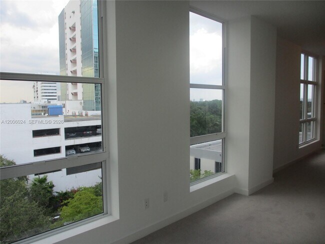 Foto del edificio - 4250 Biscayne Blvd