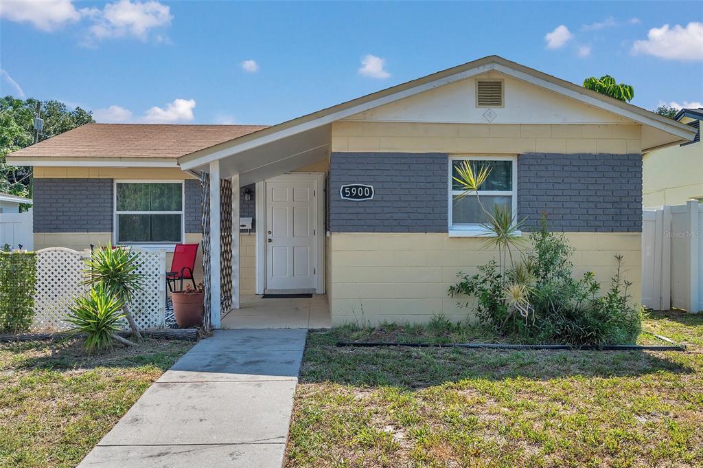 Foto principal - 5900 Cypress St N