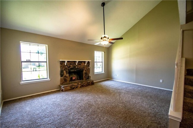 Building Photo - 2025 Towngate Dr