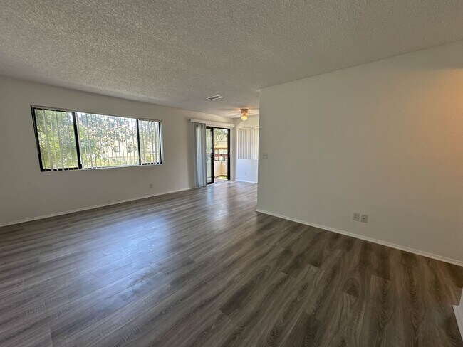 Building Photo - American Beauty 3 Bedroom Condo for Rent i...