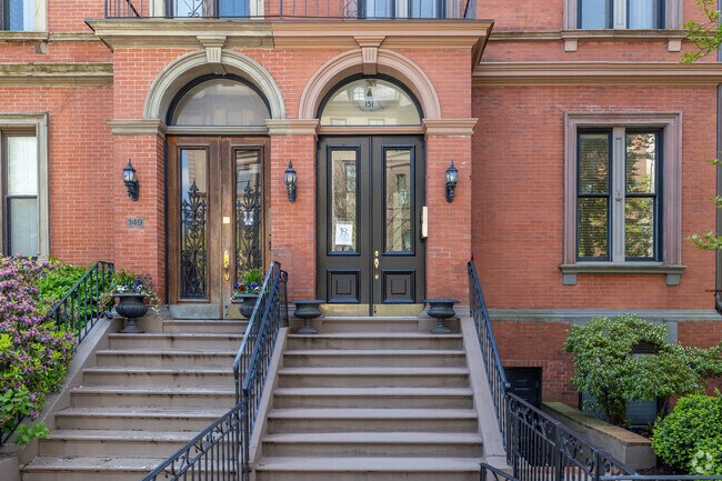 Entrance - 151-153 Beacon St