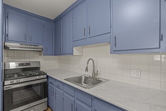 Building Photo - Summercrest Apartments