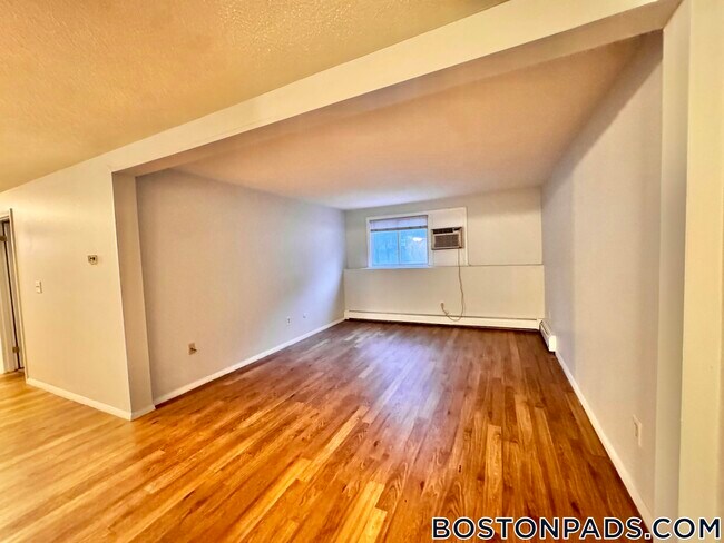 Foto del edificio - 715 N Main St