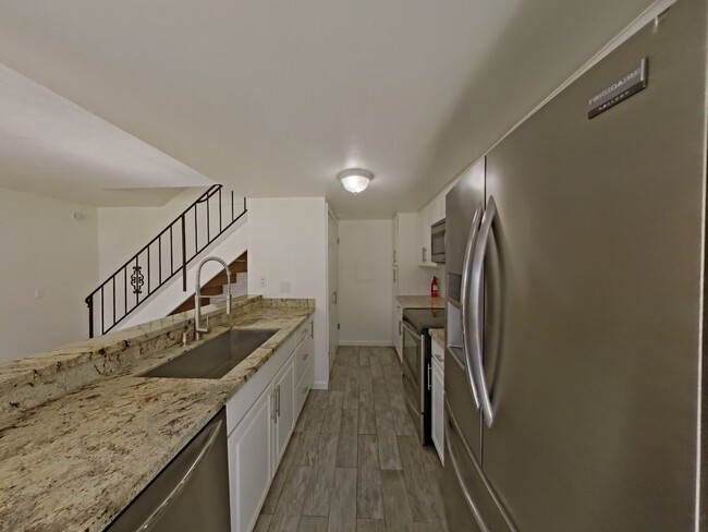 Building Photo - 2-Bedroom Townhome in Carpinteria – Pool, ...