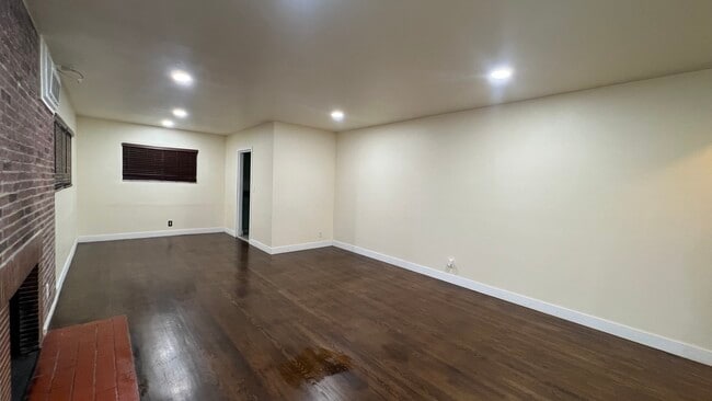 Foto del edificio - 8154 Potter Ave