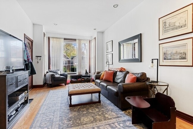 Building Photo - 1818 N Albany Ave