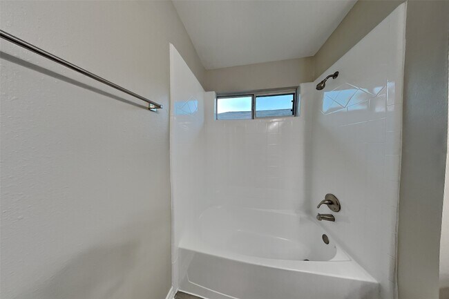 Foto del edificio - 18610 Willow Cove Dr