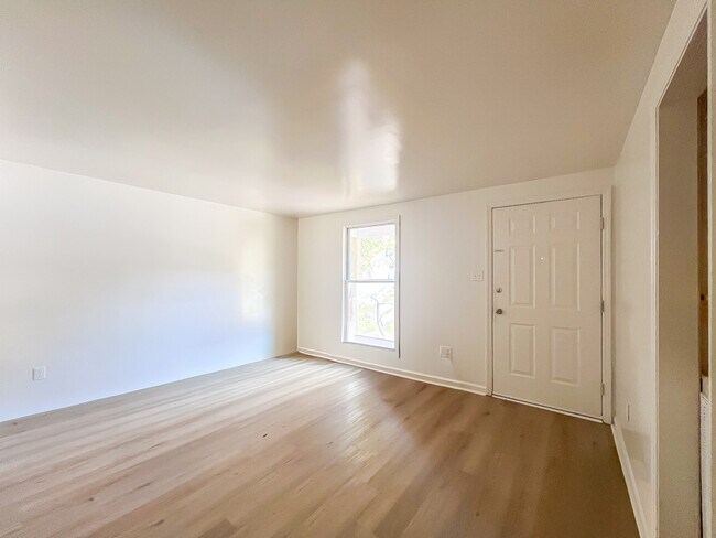 Foto del edificio - 39 Fox Hill Dr