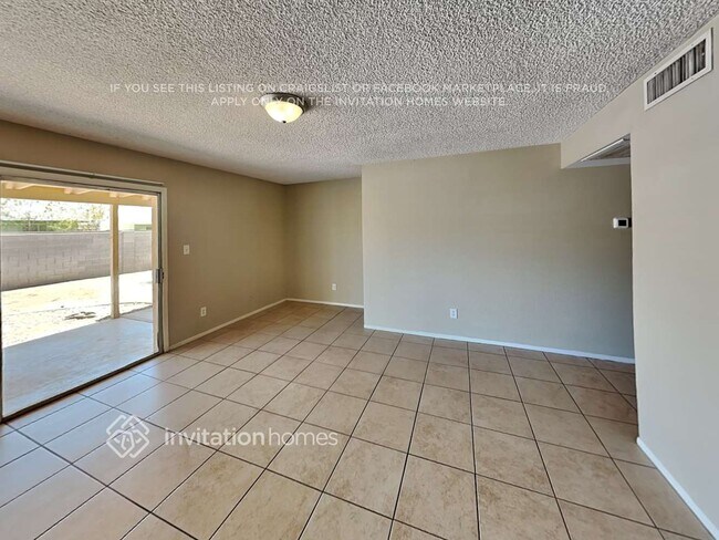 Building Photo - 3821 W Altadena Ave