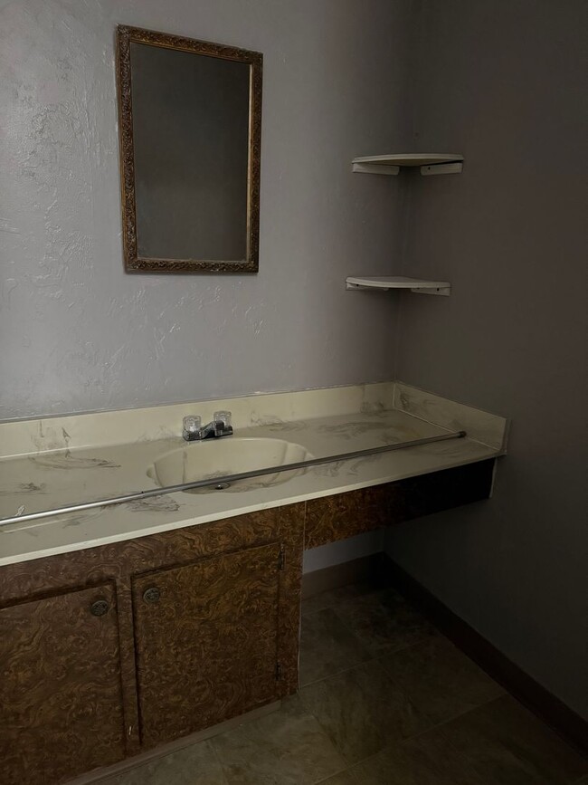 Building Photo - Location, location, location! 876 SF Unit-...